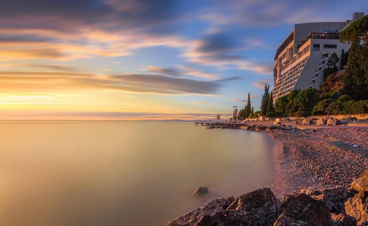 Grand Hotel Bernardin Portorose Esterno foto Sunset at the beach of Nikiti