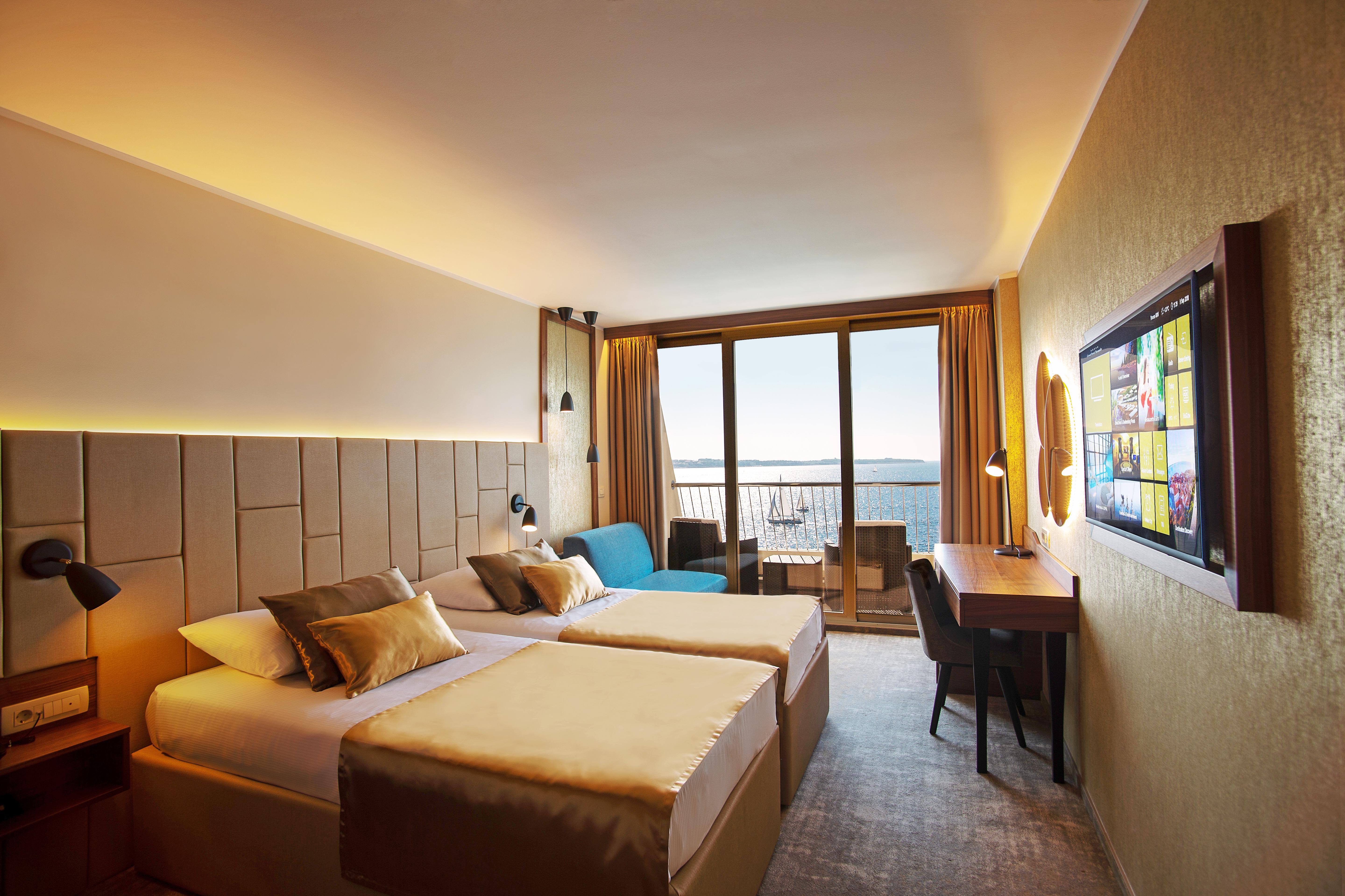 Grand Hotel Bernardin Portorose Esterno foto A room at the hotel