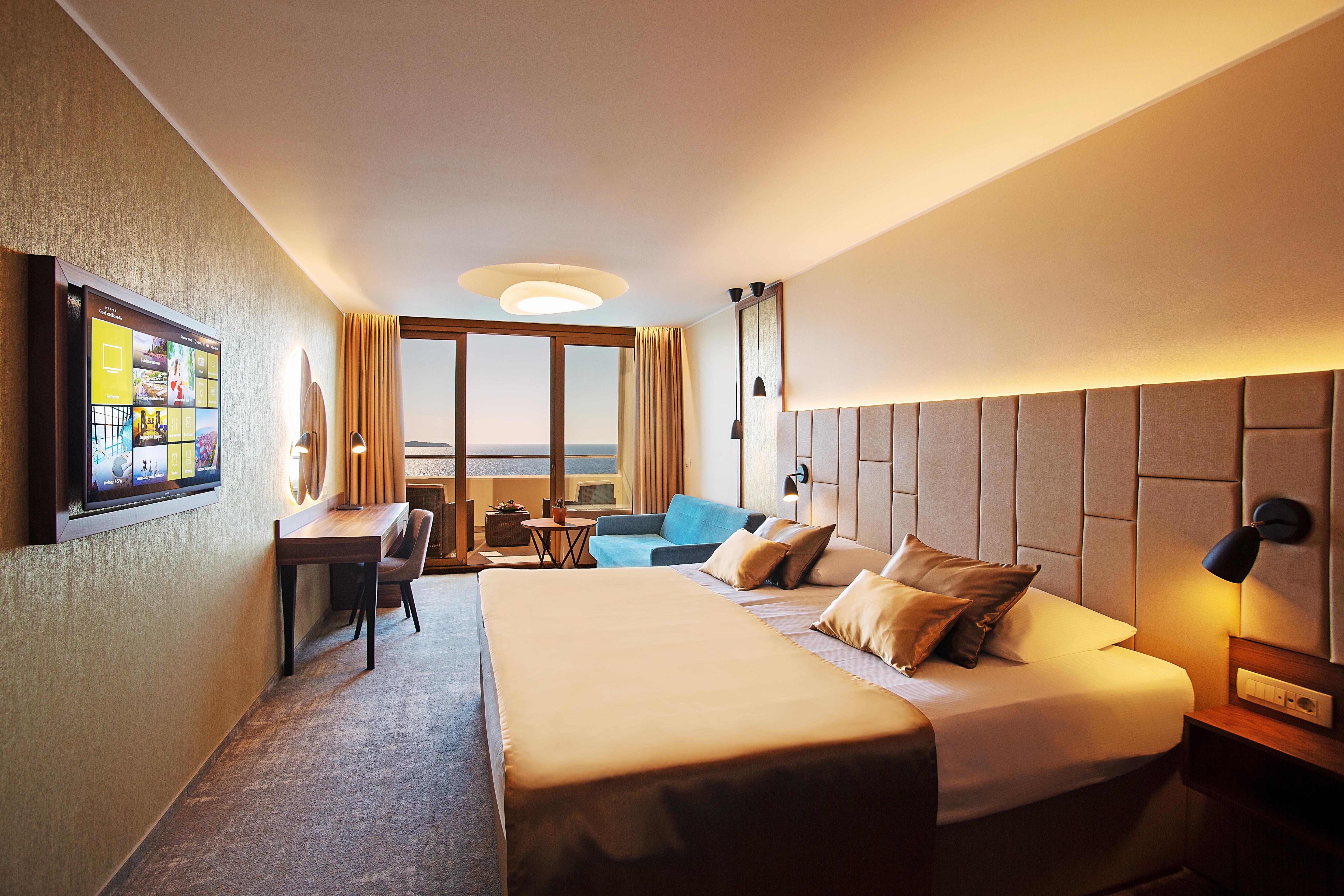 Grand Hotel Bernardin Portorose Esterno foto A room at the hotel