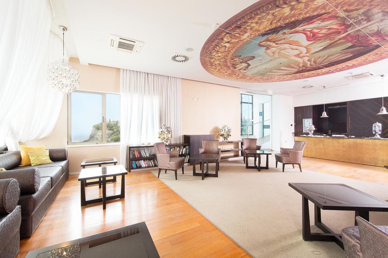 Grand Hotel Bernardin Portorose Esterno foto The interior of the hotel